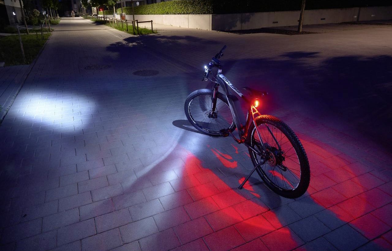 Fischer Twin Fahrrad-Beleuchtungs-Set 50/25/15 Lux + Akku Rücklicht ...