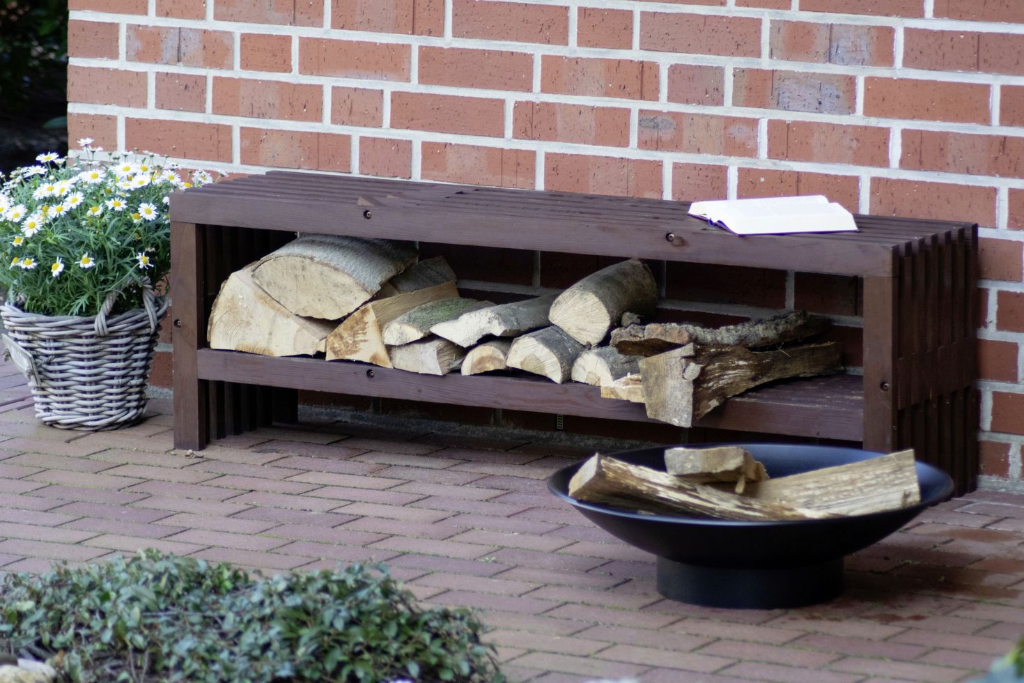 Dobar Gartenbank "Svensson" mit Kaminholzfach kaufen Globus Baumarkt