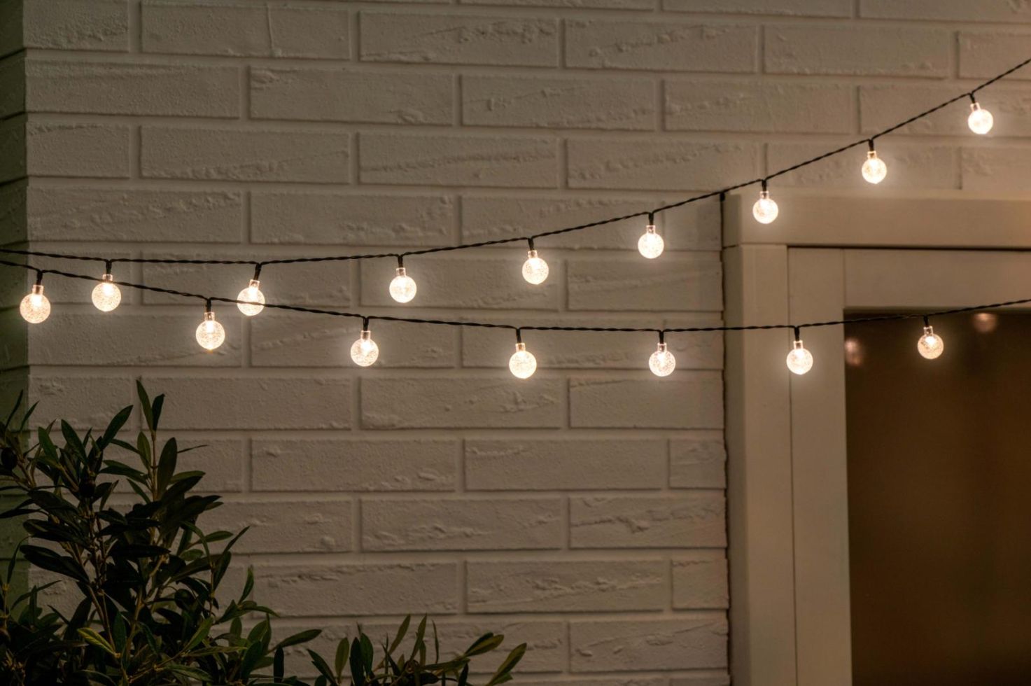 Grundig LED Solar Lichterkette mit 50 Leuchtköpfen kaufen Globus Baumarkt