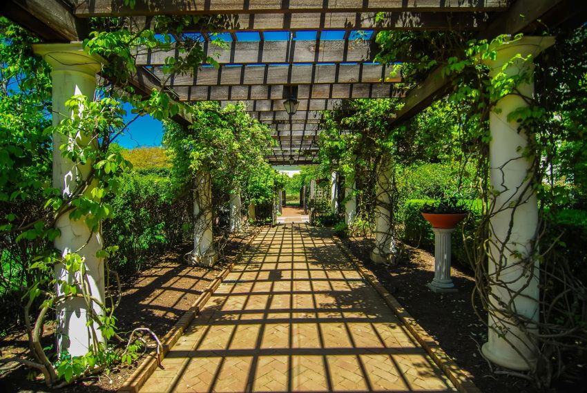 papermoon Vlies- Fototapete Digitaldruck 350 x 260 cm Garden Walkway